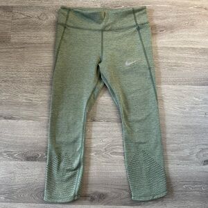 Nike DRI-FIT Cropped Legging